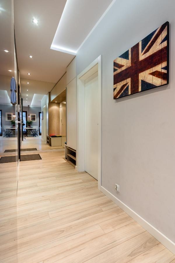 Elegant Business Accommodation With Parking - By Upstairs Краков Экстерьер фото