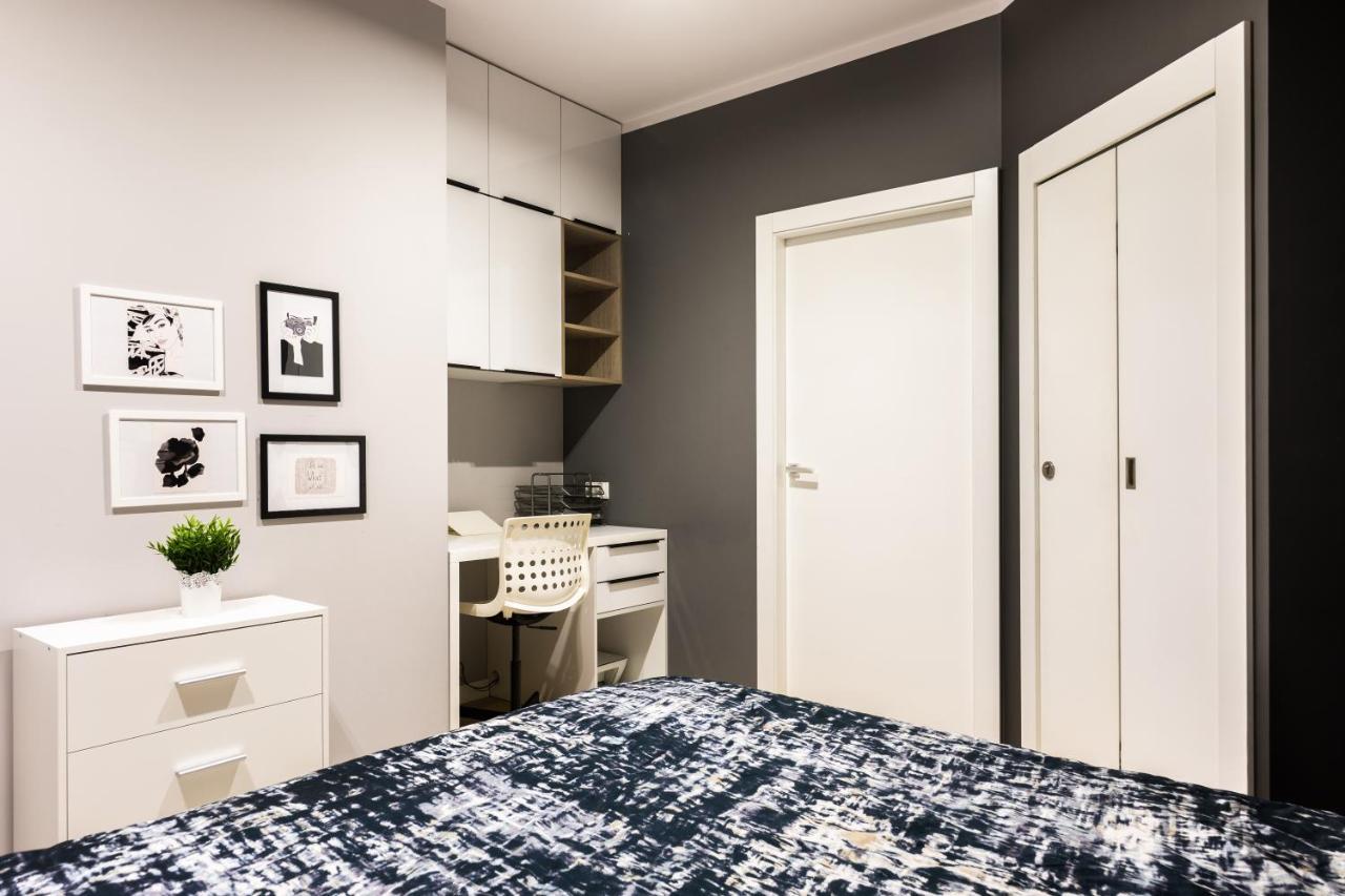 Elegant Business Accommodation With Parking - By Upstairs Краков Экстерьер фото